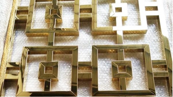 來(lái)看看鏡面不銹鋼屏風(fēng)有多美！